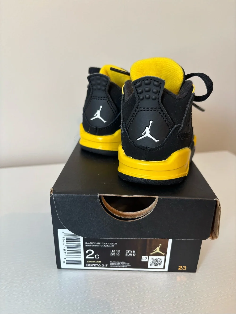 Air Jordan Toddler's Black/Yellow Retro Thunder 2023 Basketball 2C